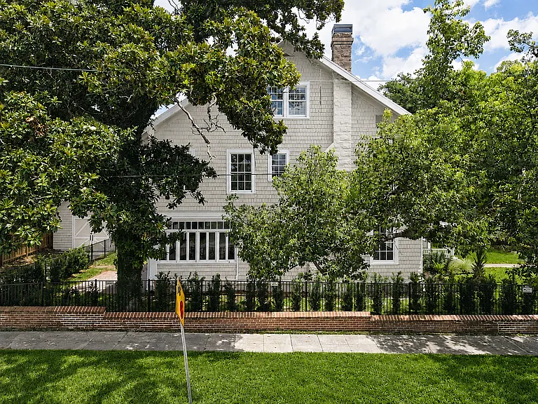 2979 Saint Johns Ave — Photo 3