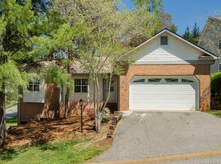 2 Clubhouse Ct, Asheville, NC 28803
