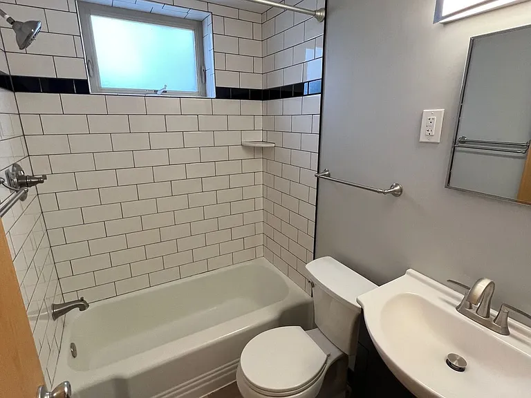 636 Larpenteur Apartments! — Photo 9