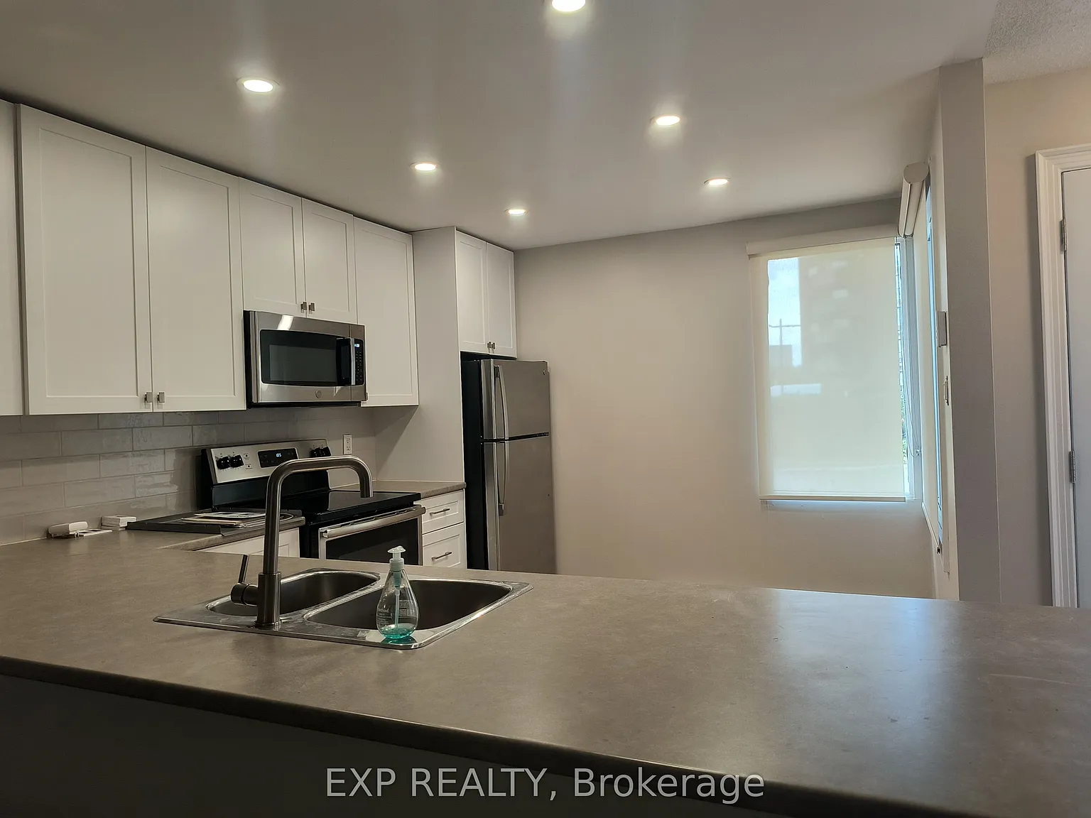 3 bed, $2,950 — Photo 3