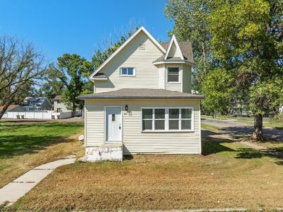 23 6th St NW, Minot, ND, 58703