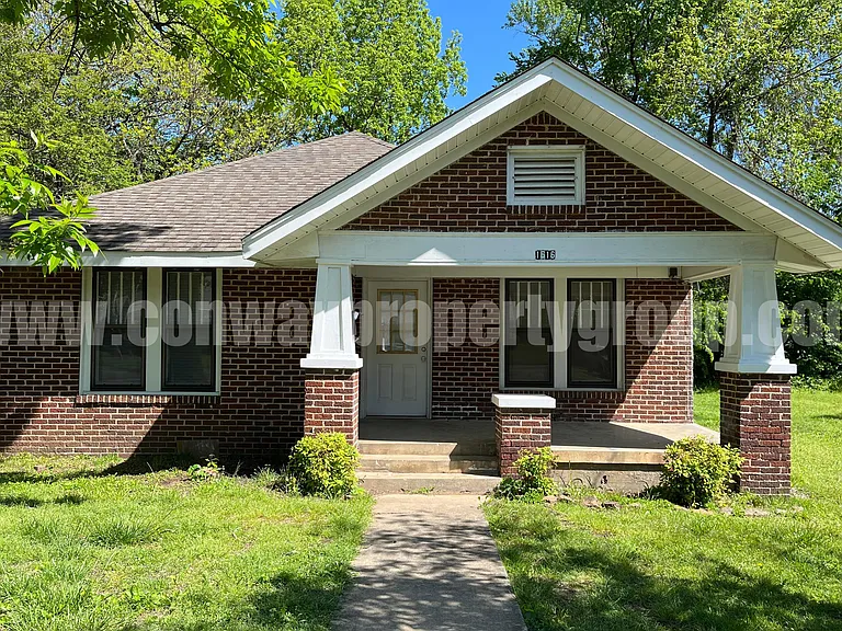 1616 Independence Ave — Photo 1
