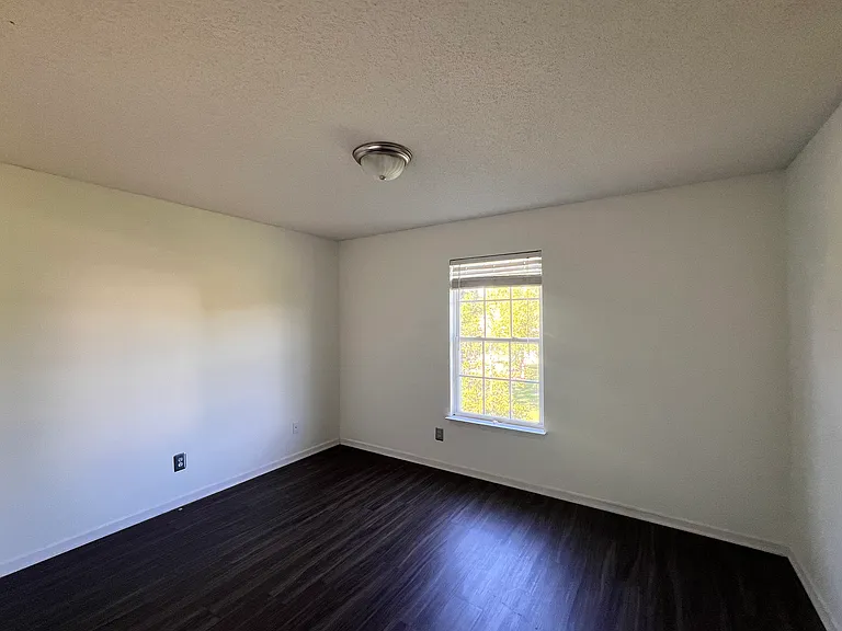 10400 Hickory Hill Dr — Photo 28