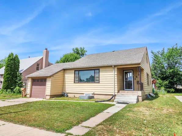 1508 7th Ave NW, Minot, ND 58703
