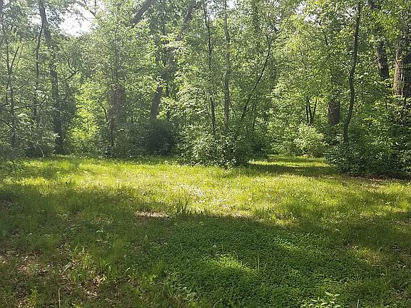3rd image of 682 Dover Ct