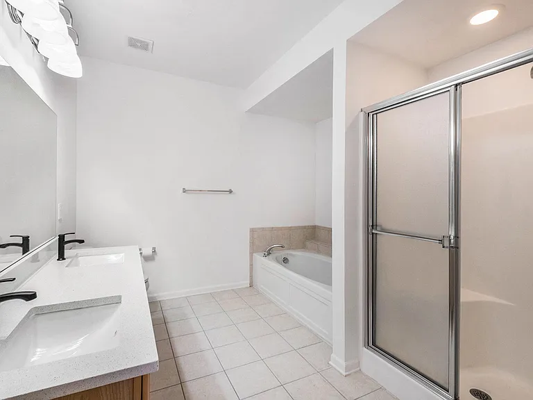 2925 N Knightsbridge Cir — Photo 23