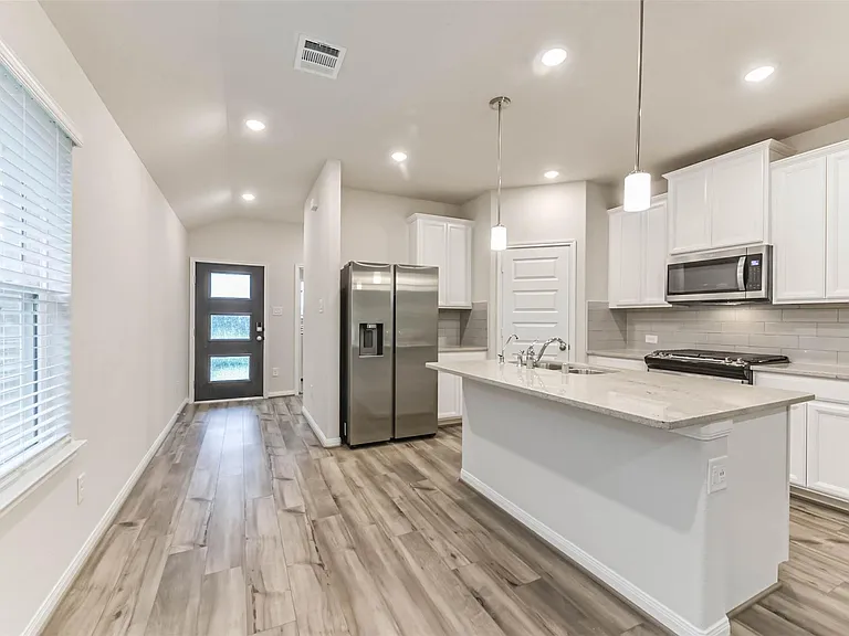 17590 Rosette Grass Dr — Photo 8