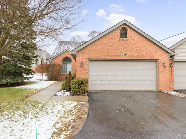 970 Ridge Ct, Brighton, MI 48116