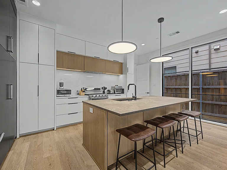 Island / Kitchen