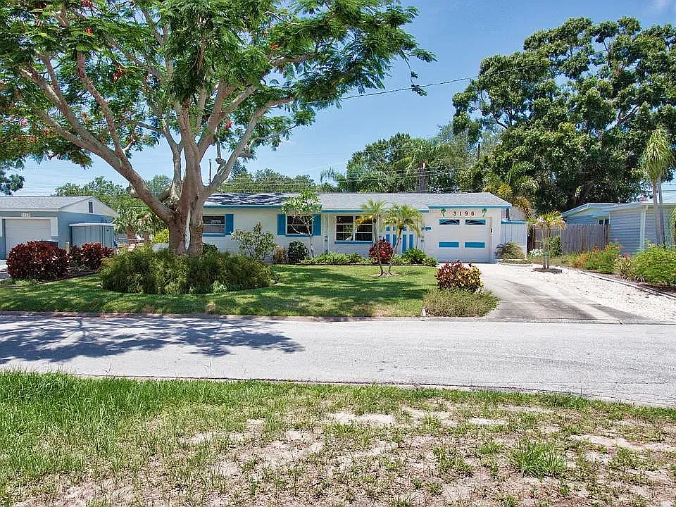 3196 70th Ln N