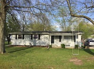 300 NE 14th St, Casey, IL 62420