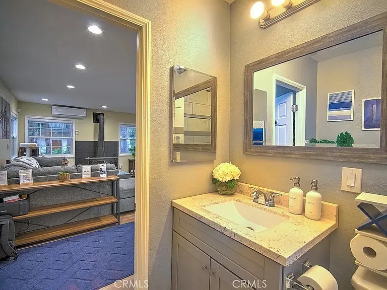 582 Rose Ln — Photo 11