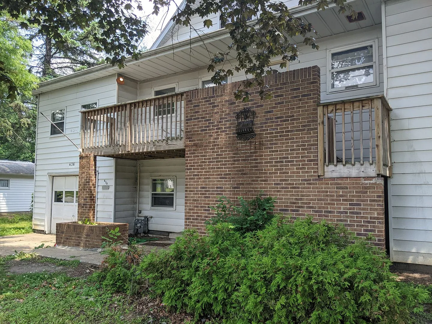 436 Russell Rd - 4 Bedroom Home — Photo 4