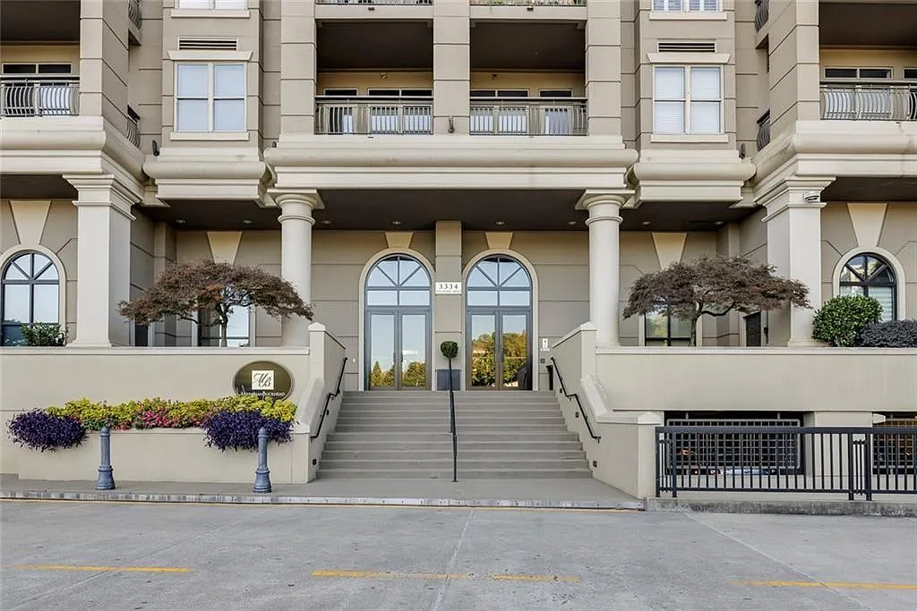 2 bed, 2.5 bath, 2580 sqft, $4,500 — Photo 2