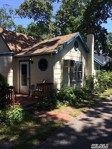 1st image of 109 Moriches Dr