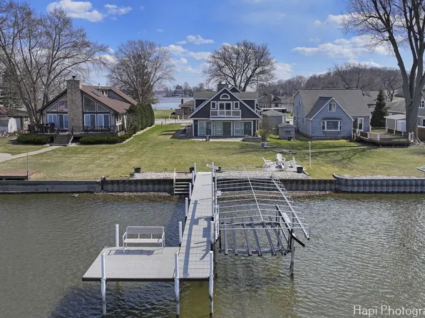 810 River Terrace Dr, Johnsburg, IL 60051