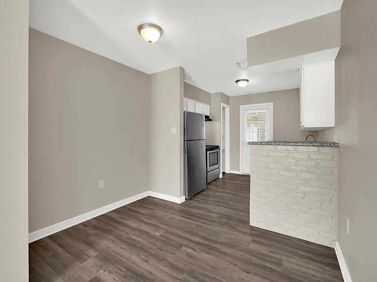 7245 Hillcroft St — Photo 10