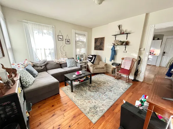 Tree Lined Building in the Heart of East Rock