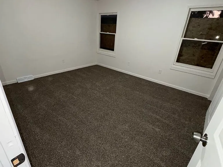 11 Westwood Dr — Photo 3