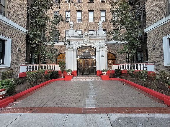 4th image of 45 E Mosholu Pkwy N APT 4A
