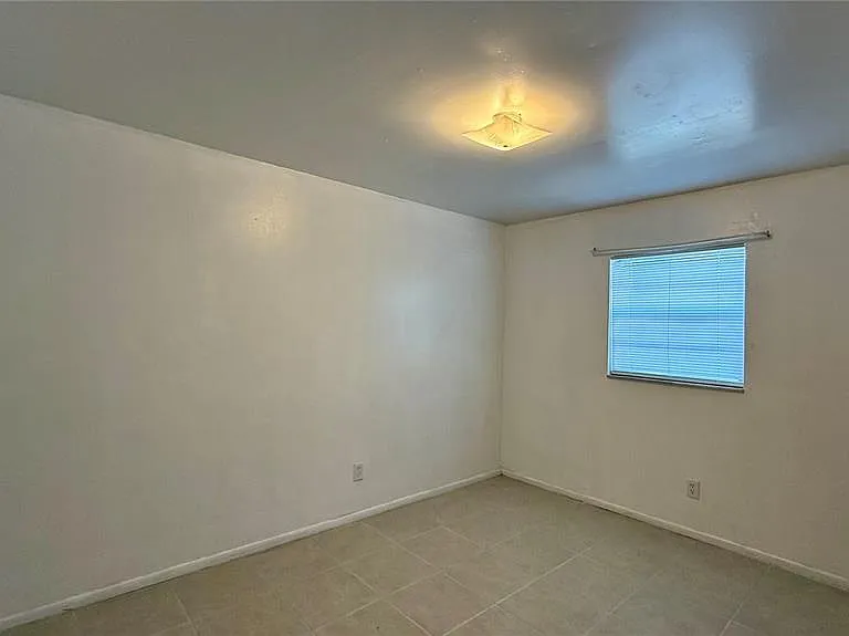 325 W Pierce St #1 — Photo 8