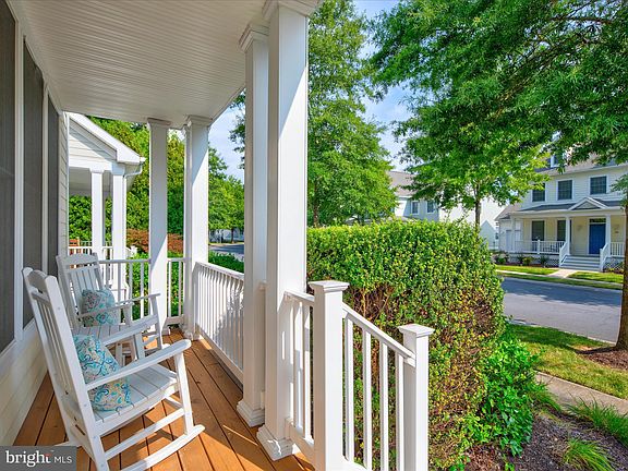 4th image of 204 Willow Oak Ave