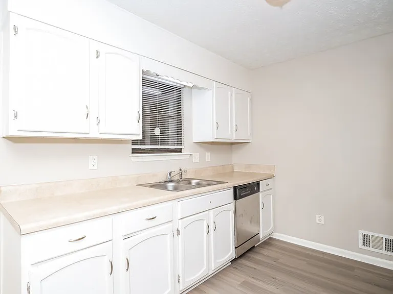 8807 Parliament Pl — Photo 8