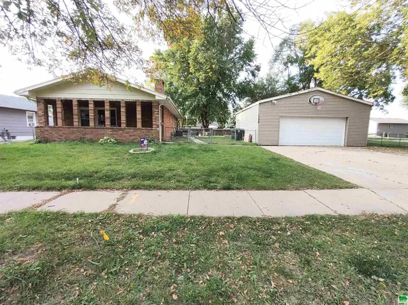 1724 La Plante Ave, Sioux City, IA 51109