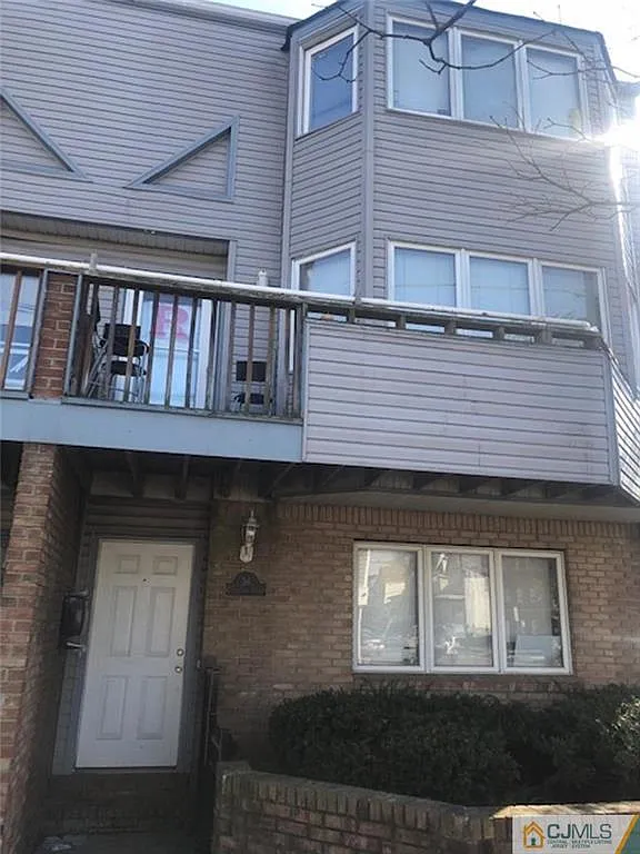 36 Courtland St photo 1