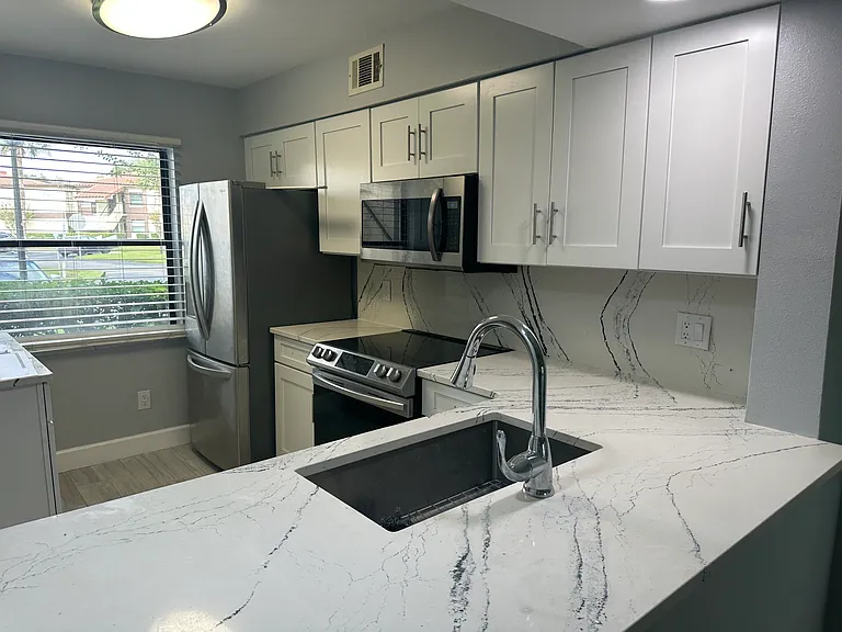 3217 Westridge Blvd #101 — Photo 6