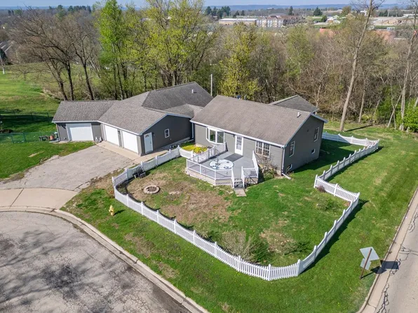 1 Irvine Ct, Galena, IL 61036