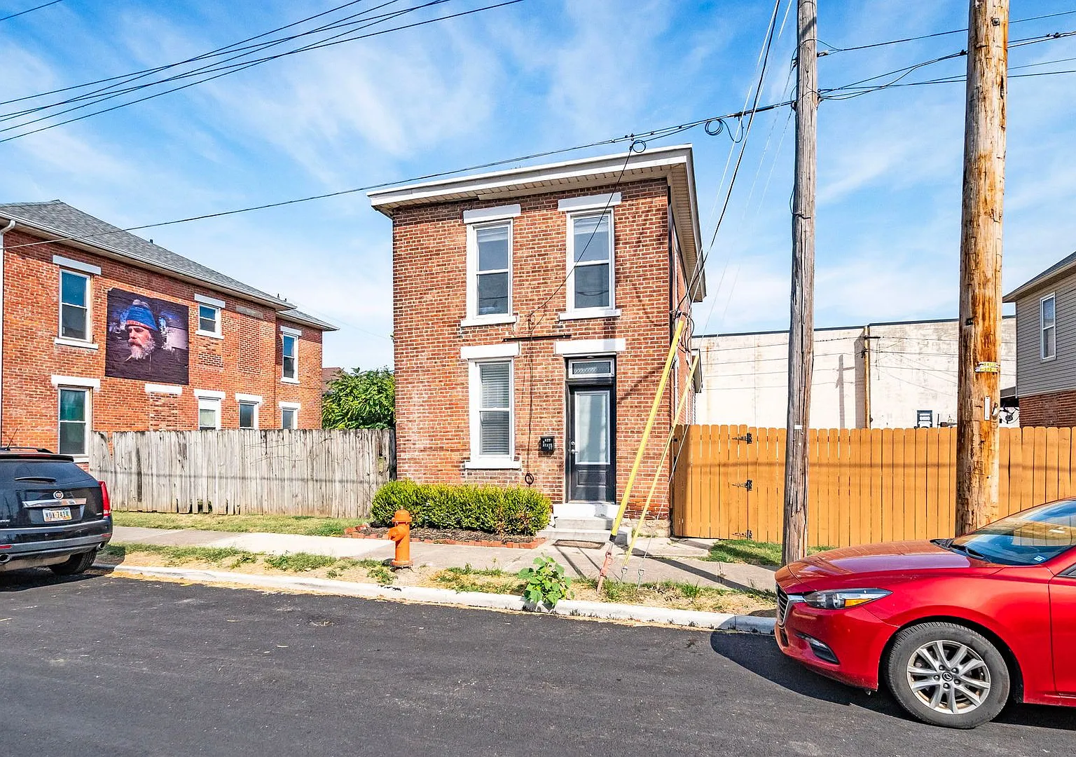 East Franklinton Artist District! Sunny Newly Renovated Home On Double Lot — Photo 1