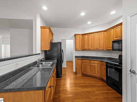 4th image of 112 Wild Thorn Ln