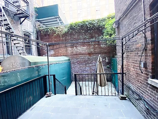 Rented by Compass | media 22