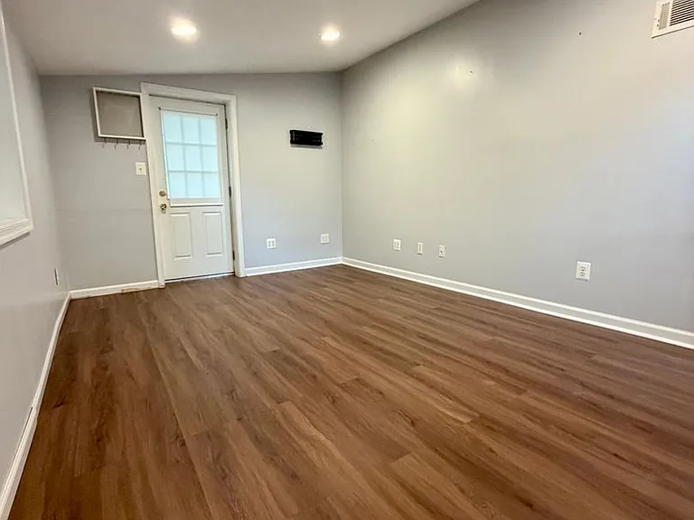 300 Winding Way — Photo 23