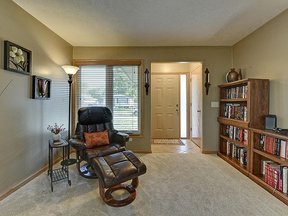 4th image of 2823 Avenue H