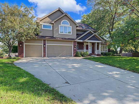2nd image of 1025 NE Fountain View Ct