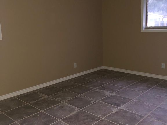 4th image of 3921 Bristol Dr