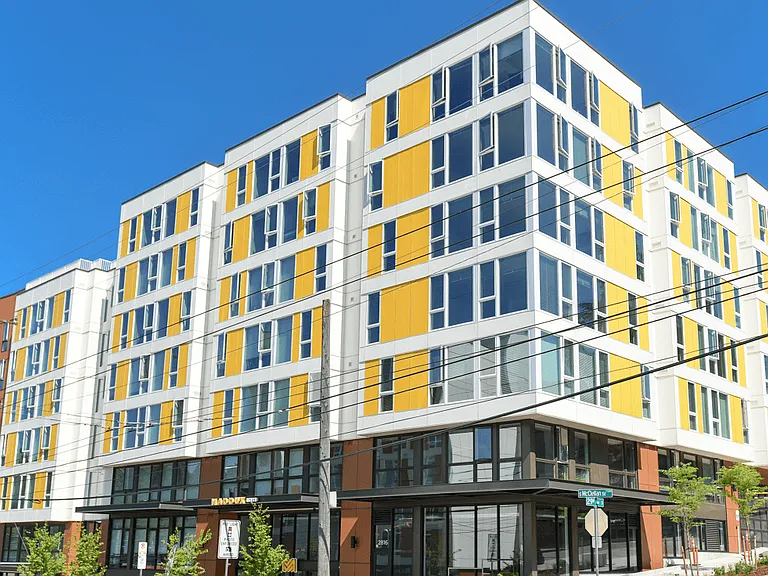 Mt Baker The Maddux Apartments — Photo 26