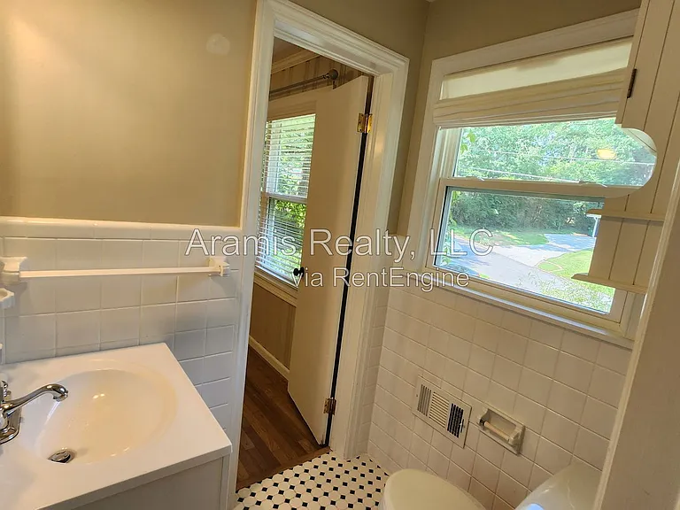 1032 Homewood Ct — Photo 13