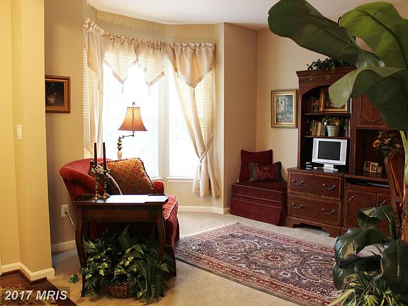 3rd image of 119 E Meadow Dr