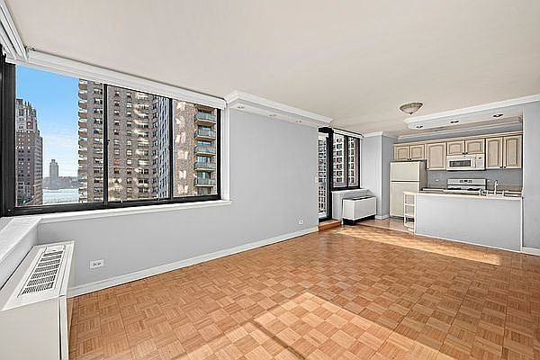 1st image of 250 E 40th St APT 14E