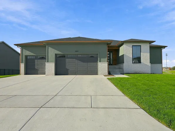 3997 N Estancia Ct, Wichita, KS 67205