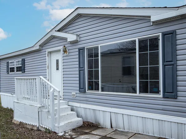 40 Dallas Dr, Grantville, PA 17028
