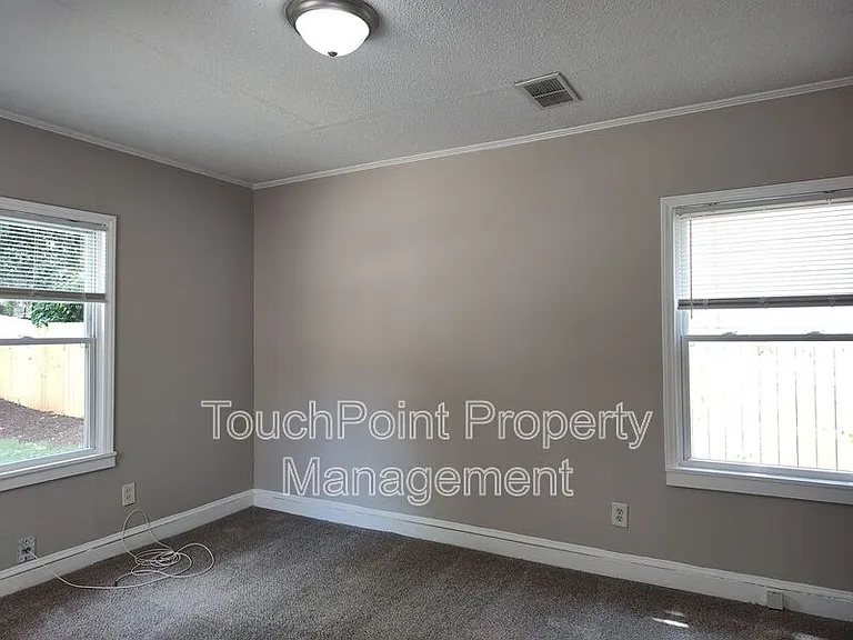 1405 Shamrock Dr — Photo 16