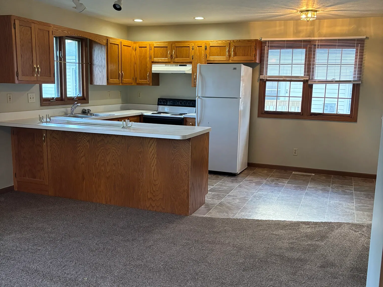 2 bed, $1,400 — Photo 2