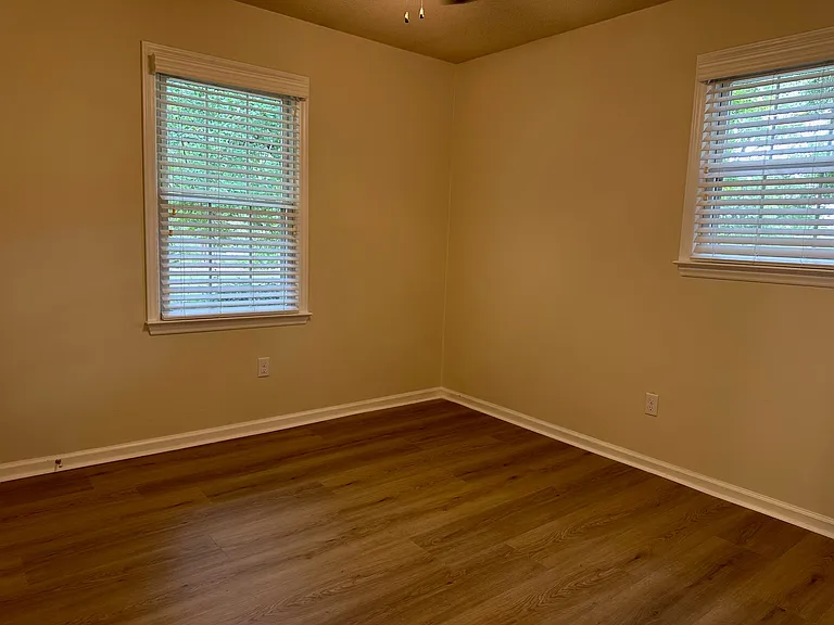 924 Chalet Dr — Photo 25