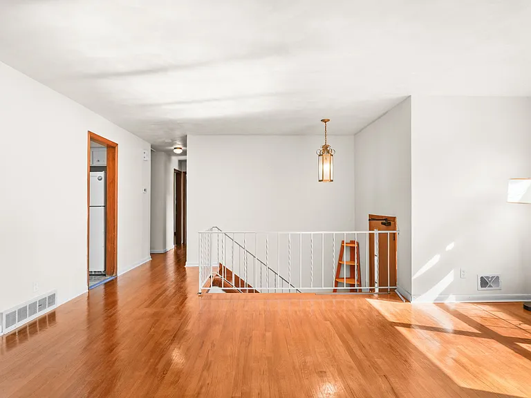 408 S Jensen Rd — Photo 5