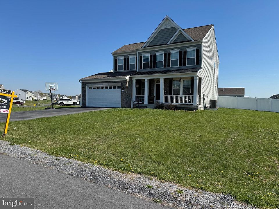 2nd image of 796 Calvert Cir