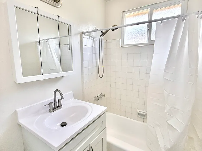 8750 Woodman Ave #21 — Photo 19